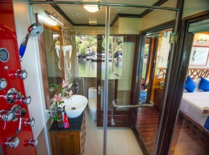 Grayline Cruise Bathroom