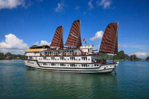 Paloma Cruise Halong Overview