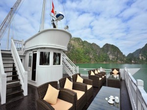 Paradise Cruise Sundeck1